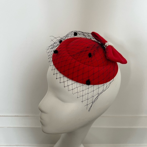 Elegant & Luxurious Hat Fascinators - Picture 4 of 4